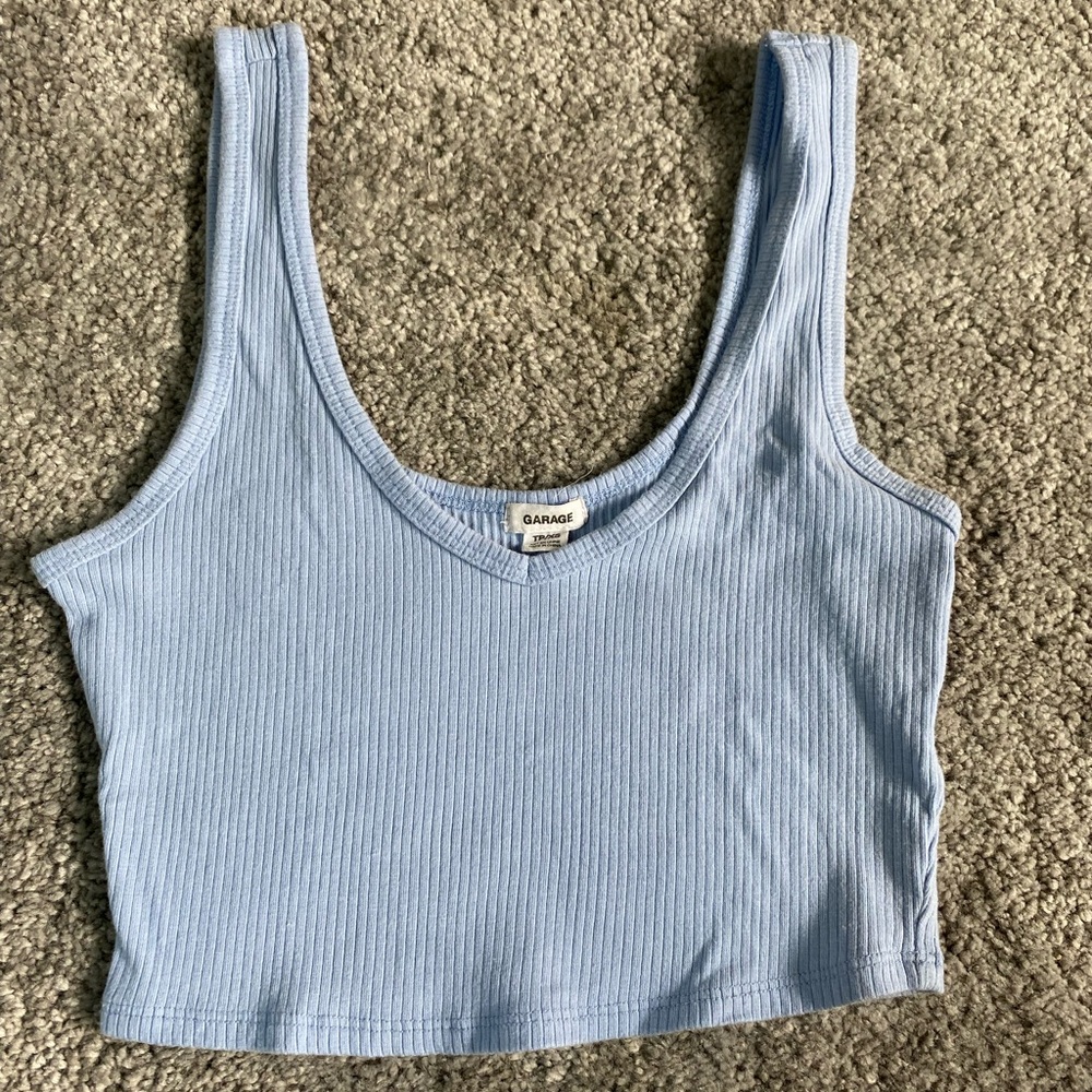 brand new worn once garage seamless top!